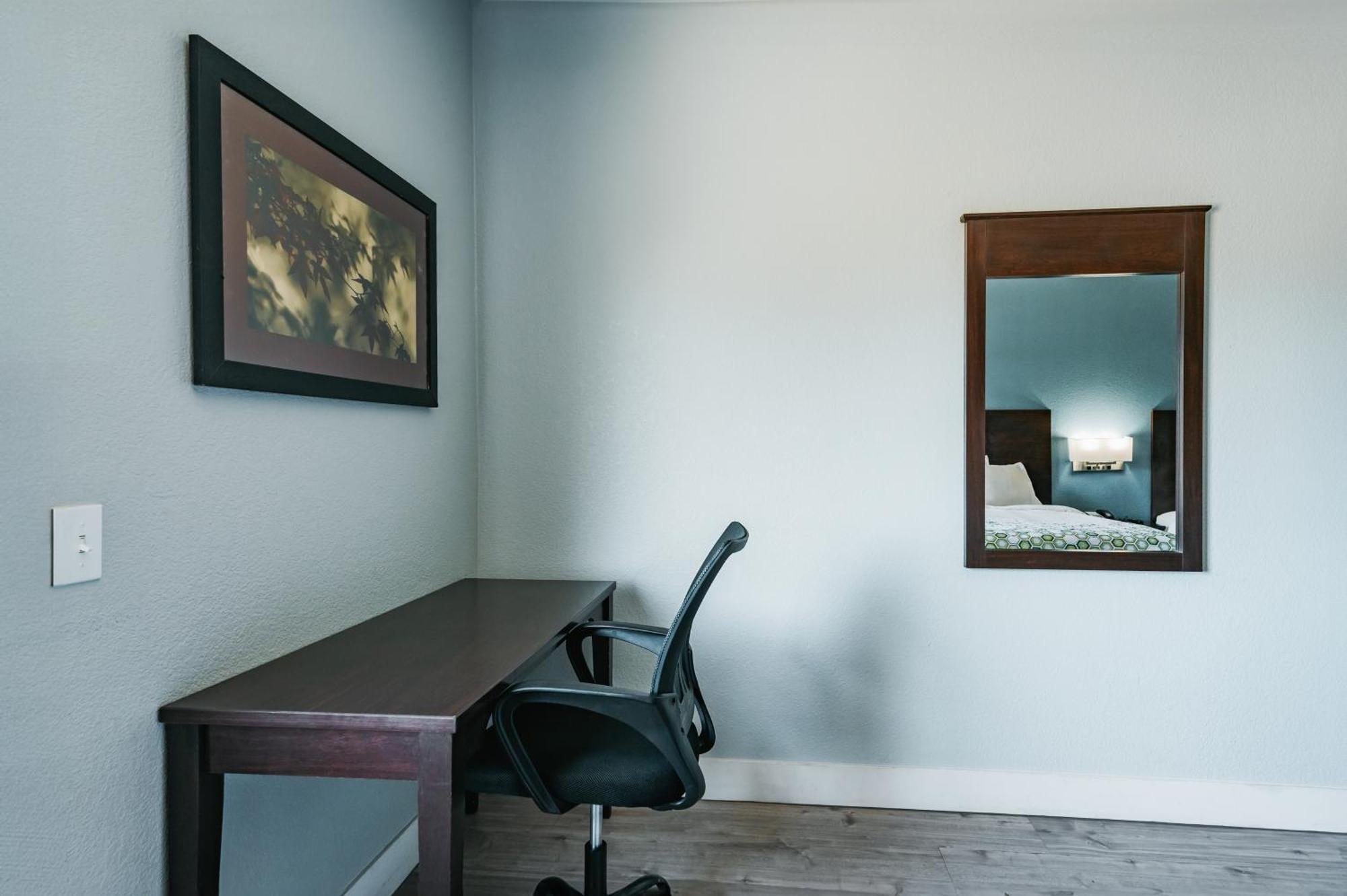 Hometowne Studios By Red Roof San Antonio - Seaworld Northwest エクステリア 写真
