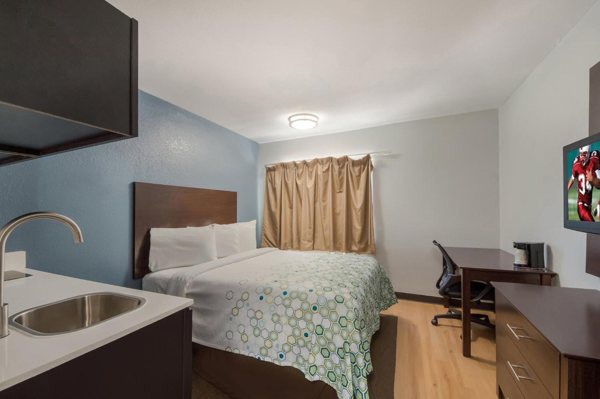 Hometowne Studios By Red Roof San Antonio - Seaworld Northwest エクステリア 写真